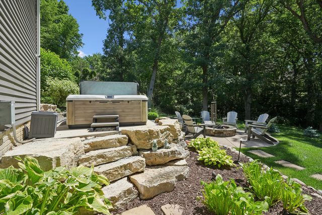 4865 Woody Creek Circle, Bettendorf, IA 52722