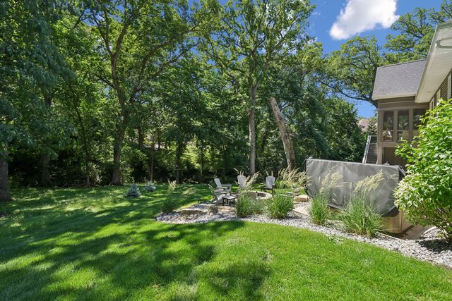 4865 Woody Creek Circle, Bettendorf, IA 52722