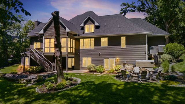 4865 Woody Creek Circle, Bettendorf, IA 52722
