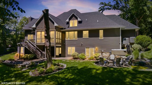 4865 Woody Creek Circle, Bettendorf, IA 52722