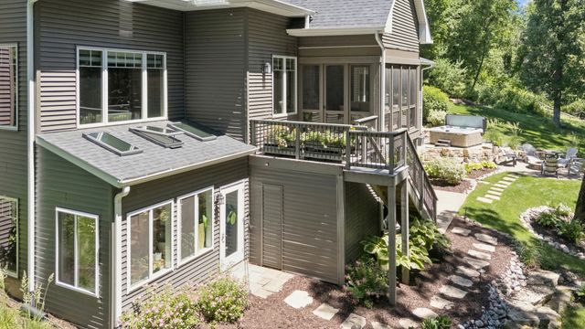 4865 Woody Creek Circle, Bettendorf, IA 52722