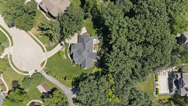 4865 Woody Creek Circle, Bettendorf, IA 52722