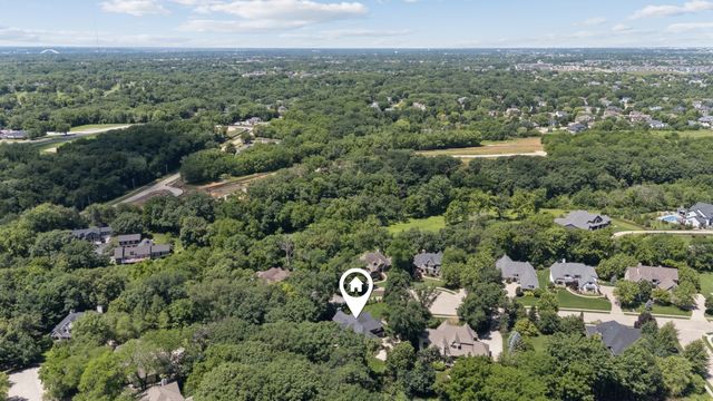 4865 Woody Creek Circle, Bettendorf, IA 52722