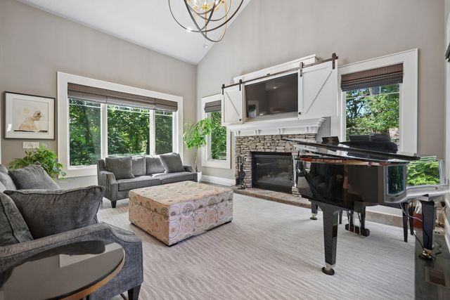 4865 Woody Creek Circle, Bettendorf, IA 52722