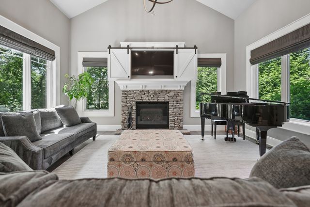 4865 Woody Creek Circle, Bettendorf, IA 52722