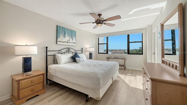 5855 MIDNIGHT PASS ROAD 605, Sarasota, FL 34242