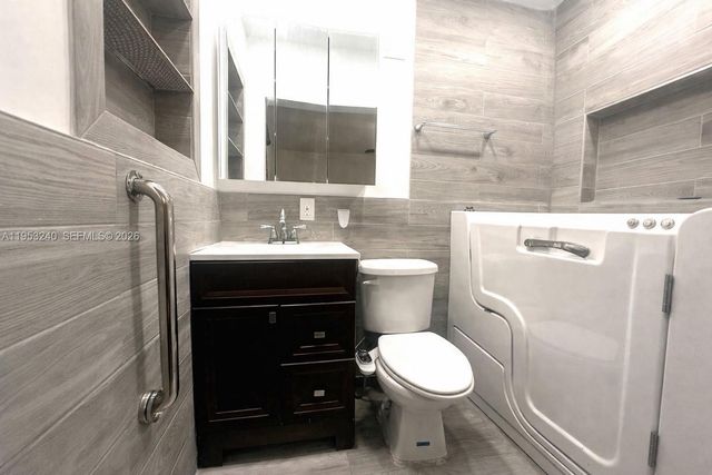 480 NE 109th St, Miami, FL 33161