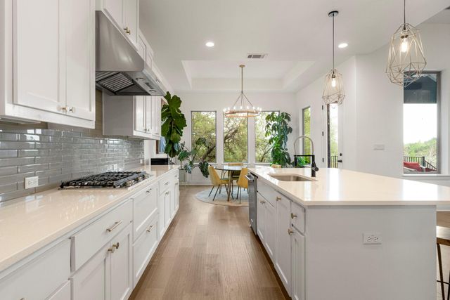 288 Hazy Hills LOOP, Dripping Springs, TX 78620