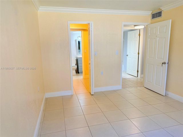 7140 NW 179th St 107, Hialeah, FL 33015