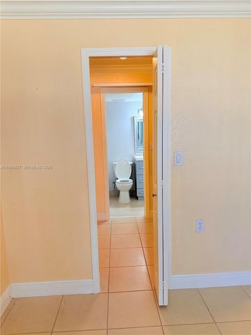 7140 NW 179th St 107, Hialeah, FL 33015