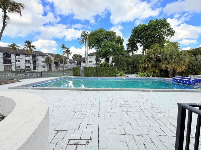 7140 NW 179th St 107, Hialeah, FL 33015