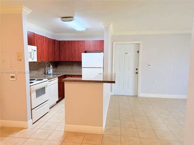 7140 NW 179th St 107, Hialeah, FL 33015