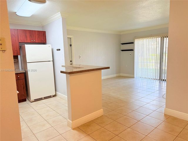 7140 NW 179th St 107, Hialeah, FL 33015