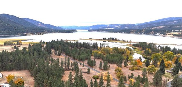 1353 Lake Roosevelt Way, Kettle Falls, WA 99141