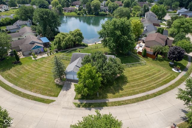 8809 Haddington Drive N, Indianapolis, IN 46256