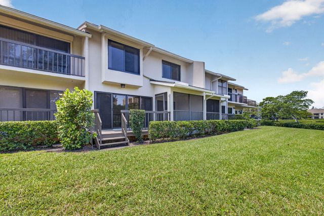 2104 Fairway Drive S, Jupiter, FL 33477