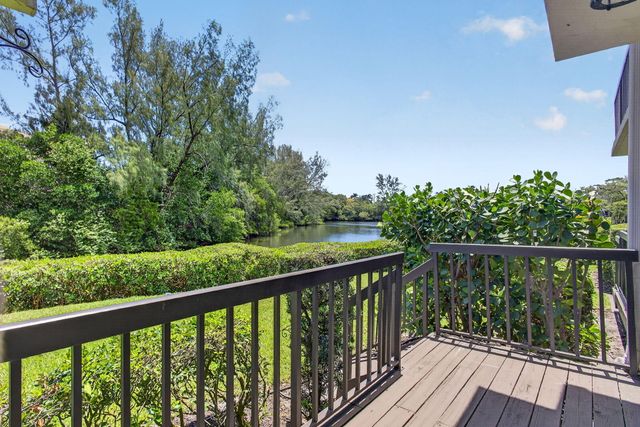 2104 Fairway Drive S, Jupiter, FL 33477