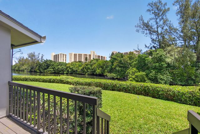 2104 Fairway Drive S, Jupiter, FL 33477