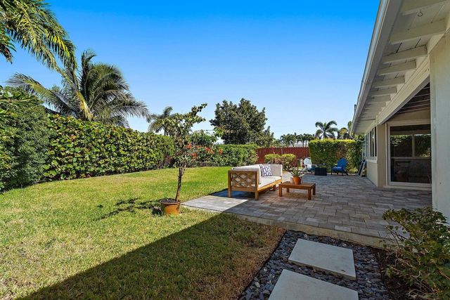 1401 N Lake Court, Lake Clarke Shores, FL 33406