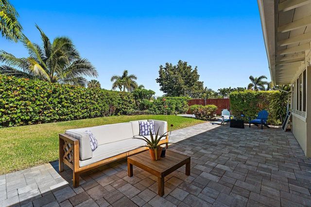 1401 N Lake Court, Lake Clarke Shores, FL 33406