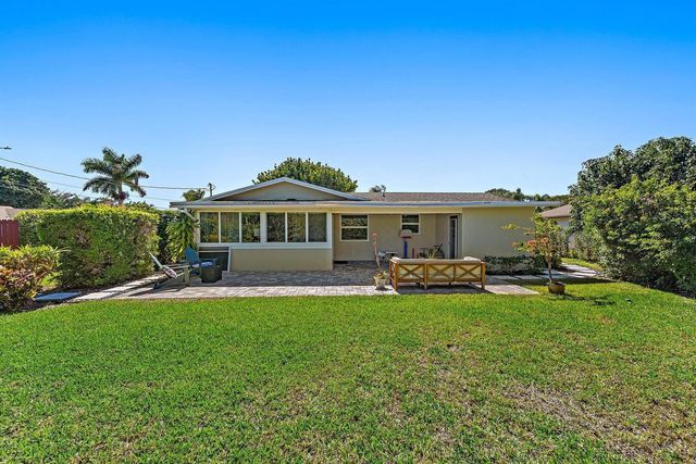 1401 N Lake Court, Lake Clarke Shores, FL 33406