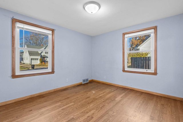 400 S DOUGLAS STREET, Appleton, WI 54914