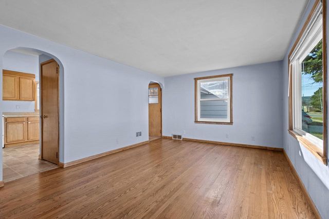 400 S DOUGLAS STREET, Appleton, WI 54914