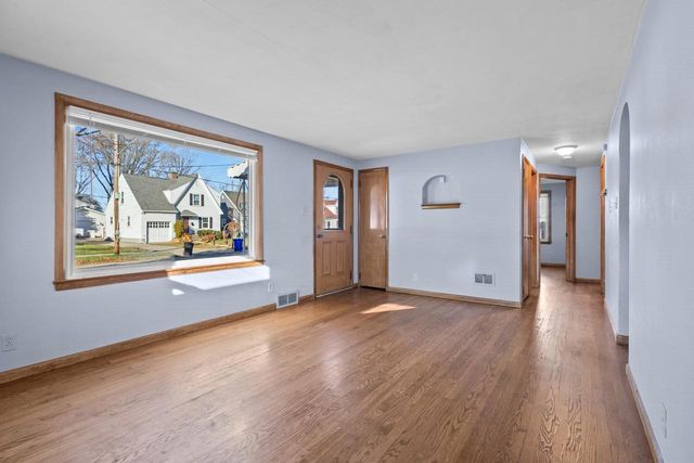 400 S DOUGLAS STREET, Appleton, WI 54914