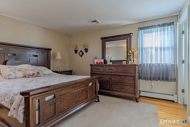 15 Cricket Lane, Newington, CT 06111