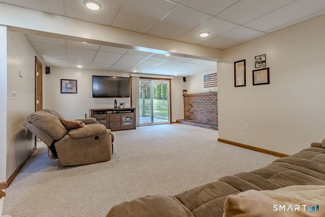 15 Cricket Lane, Newington, CT 06111