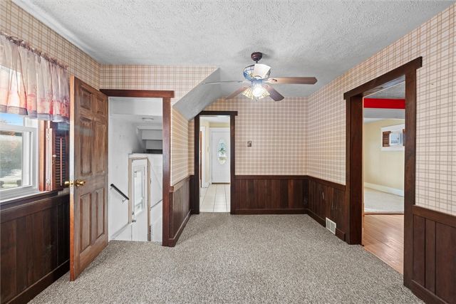 1007 Leslie St, Sharon, PA 16146