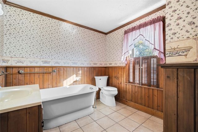 1007 Leslie St, Sharon, PA 16146