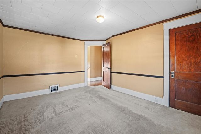 1007 Leslie St, Sharon, PA 16146