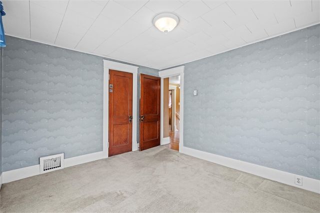 1007 Leslie St, Sharon, PA 16146