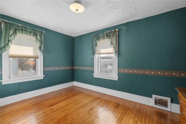 1007 Leslie St, Sharon, PA 16146