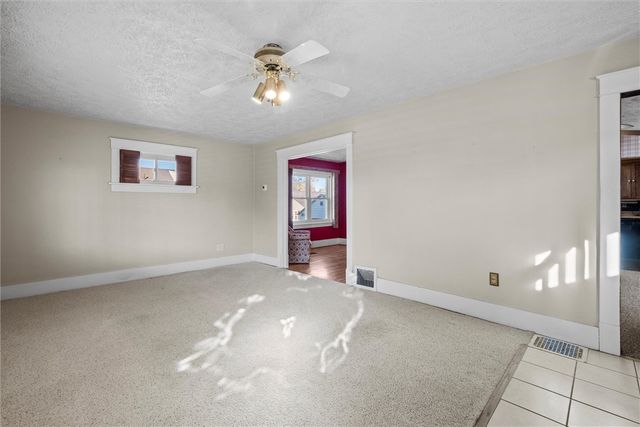 1007 Leslie St, Sharon, PA 16146