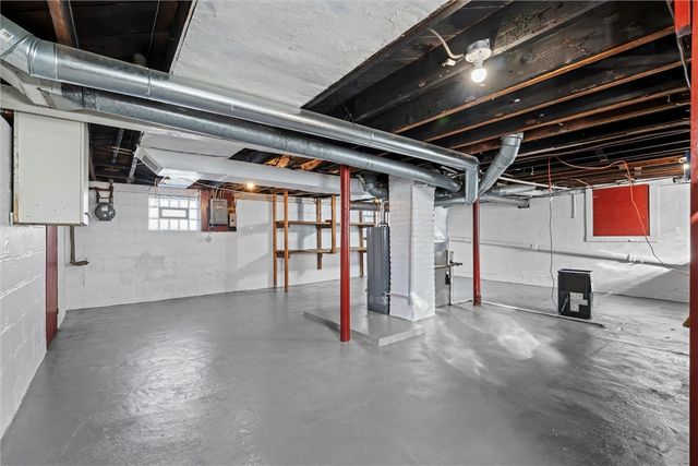 1007 Leslie St, Sharon, PA 16146