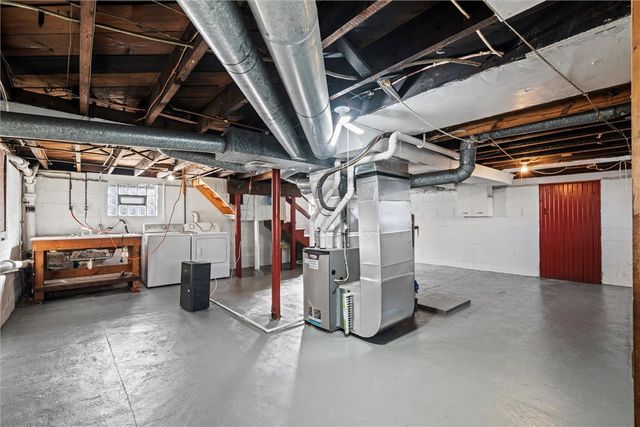 1007 Leslie St, Sharon, PA 16146