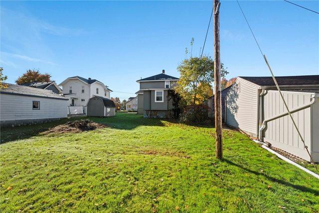 1007 Leslie St, Sharon, PA 16146