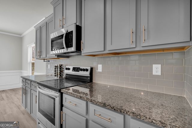 304 Magnolia Villas Dr, Cornelia, GA 30531