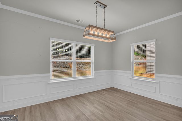 304 Magnolia Villas Dr, Cornelia, GA 30531