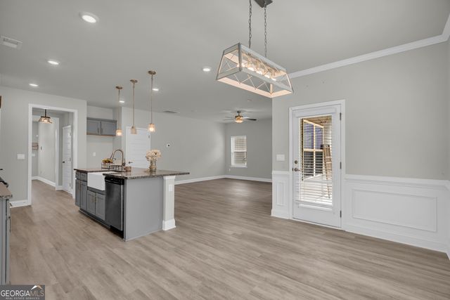 304 Magnolia Villas Dr, Cornelia, GA 30531