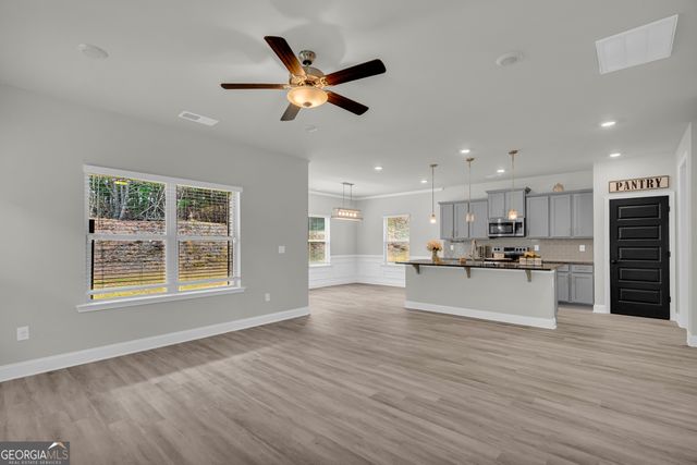 304 Magnolia Villas Dr, Cornelia, GA 30531