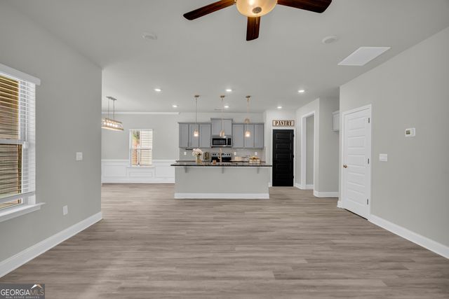 304 Magnolia Villas Dr, Cornelia, GA 30531