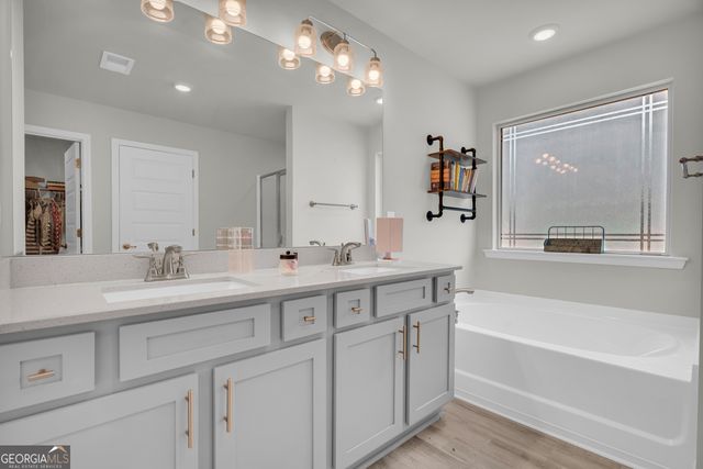 304 Magnolia Villas Dr, Cornelia, GA 30531