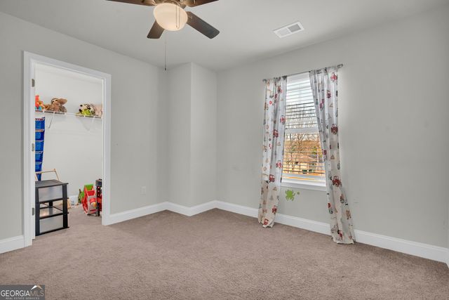 304 Magnolia Villas Dr, Cornelia, GA 30531