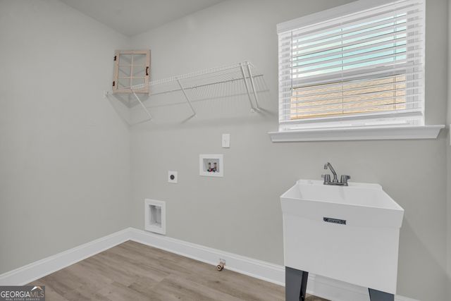 304 Magnolia Villas Dr, Cornelia, GA 30531