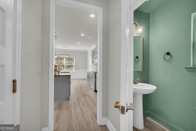 304 Magnolia Villas Dr, Cornelia, GA 30531