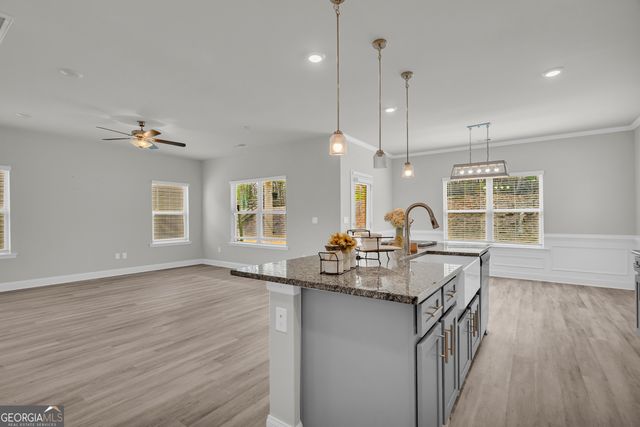 304 Magnolia Villas Dr, Cornelia, GA 30531