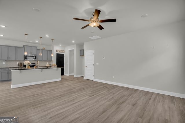 304 Magnolia Villas Dr, Cornelia, GA 30531